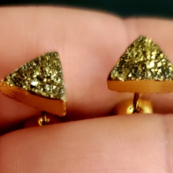 New 8mm Triangle Agate Druzy Geode Gold Stud Earrings - Picture 5 of 8